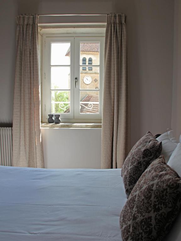 Hotel Courtille De Solutre Room photo